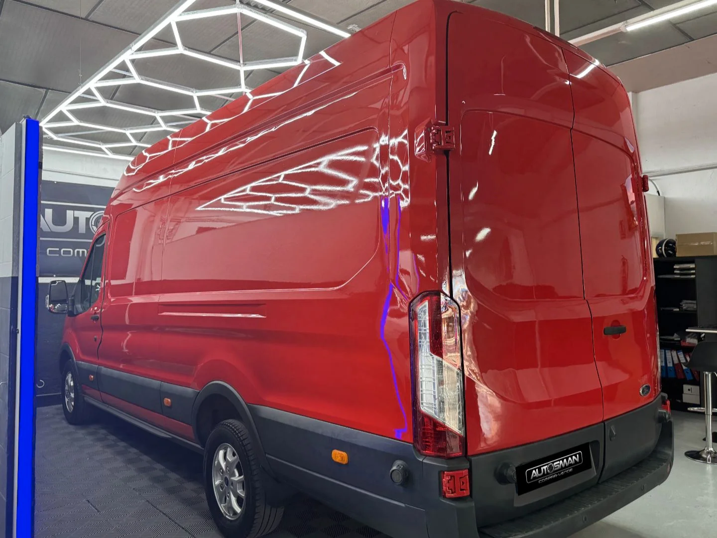 FORD Transit  L3H2 Van Ambiente Delantera 2018 Diésel Rojo - Imagen 6 de 40